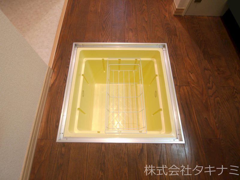 ホワイティ下馬　B 収納