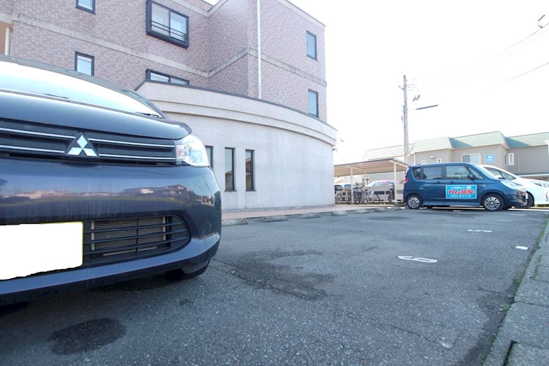 ラフィネ　マノワール 駐車場