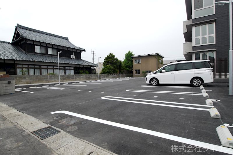 ル・フチュール 駐車場
