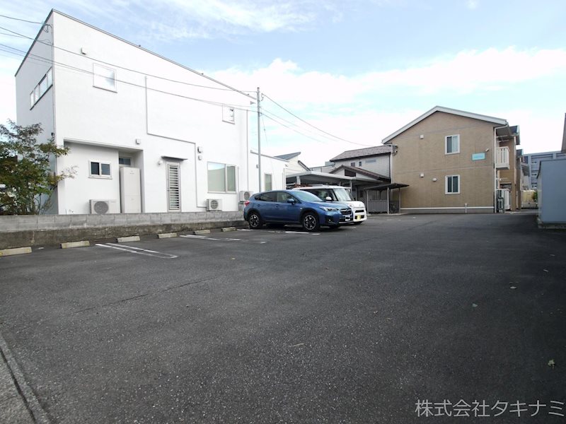 エルミタージュ 駐車場