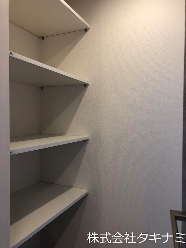 アムール　シェノン 収納
