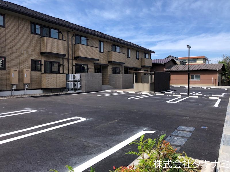 アムール　シェノン 駐車場