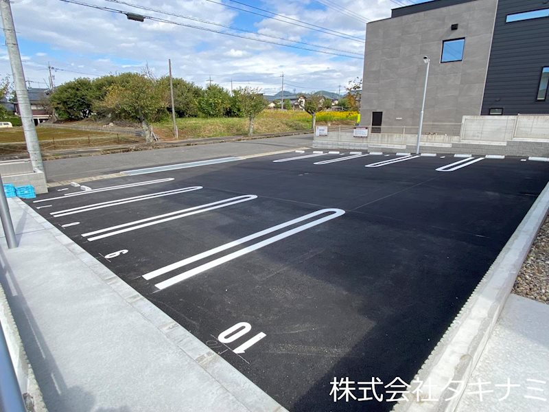 ポワロ 駐車場