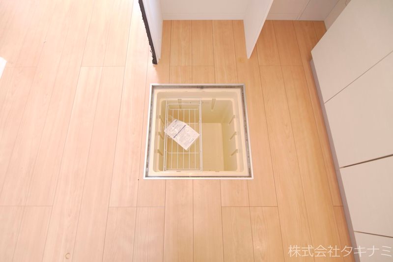 イーストアイ 収納