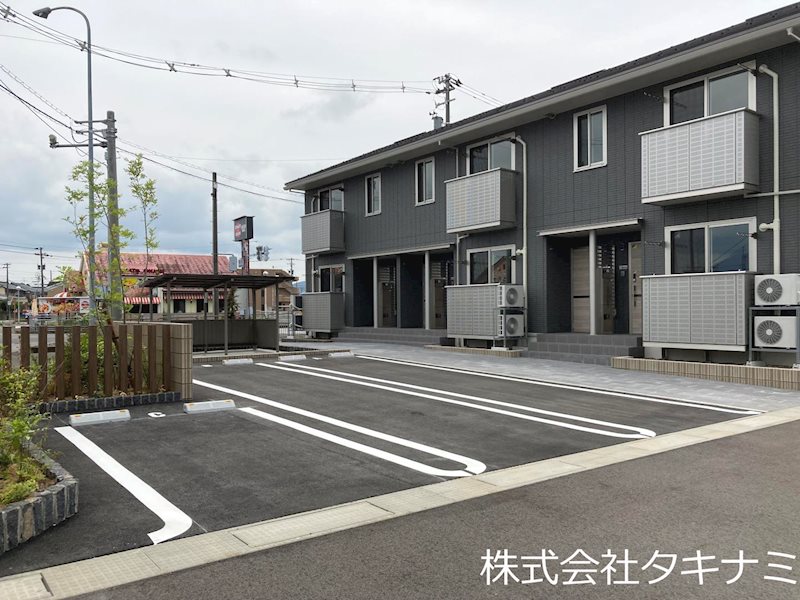 ヴィアーレⅡ 駐車場