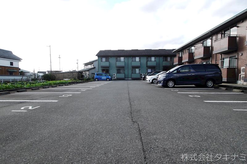 ホワイティ下馬　A 駐車場