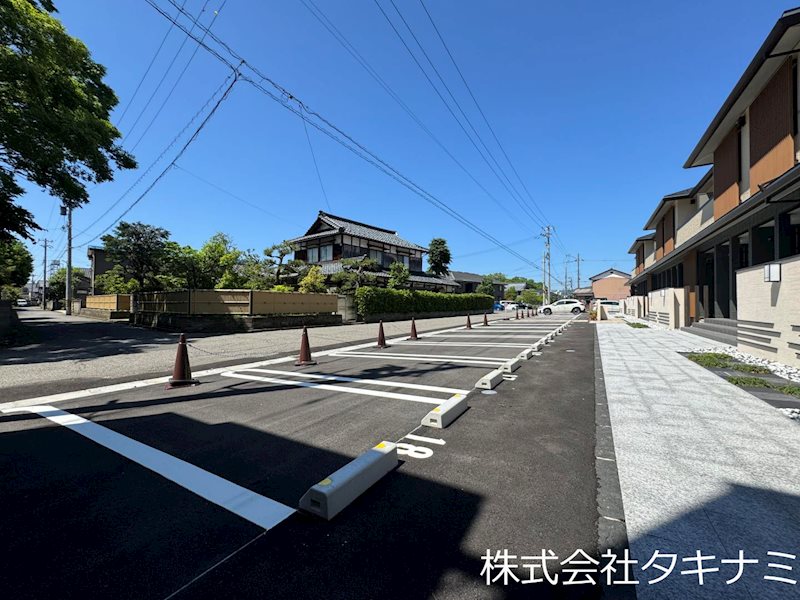 Helios 駐車場