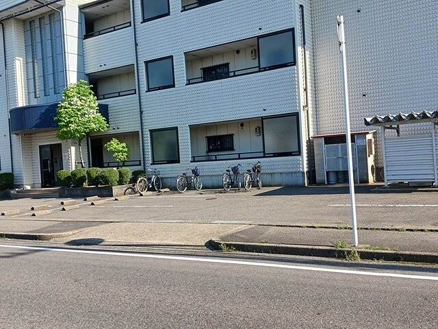 Ｔ．レックス 駐車場