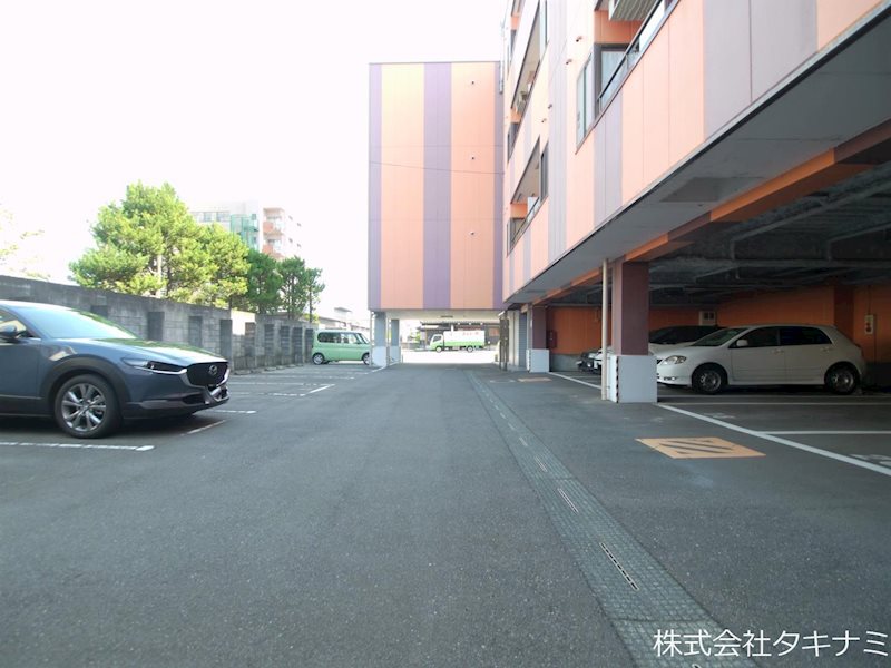 アドバンス成和 駐車場