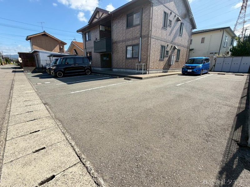 カルナ　みたか 駐車場