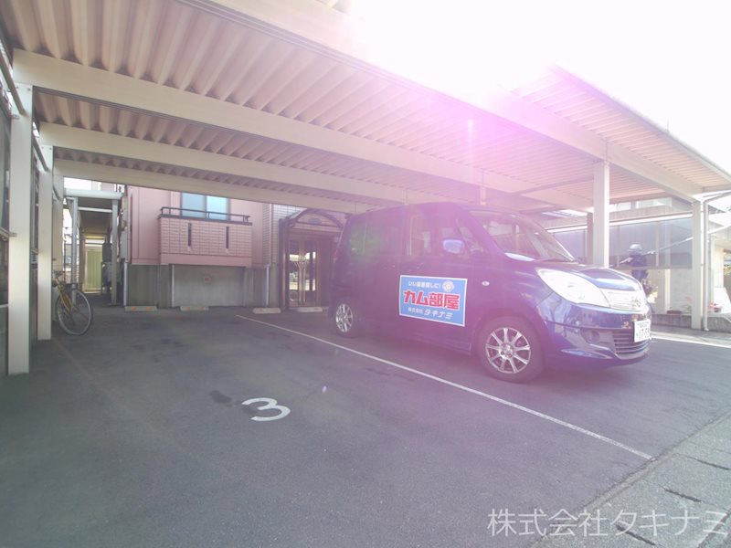 サンテラス松井二の宮 駐車場