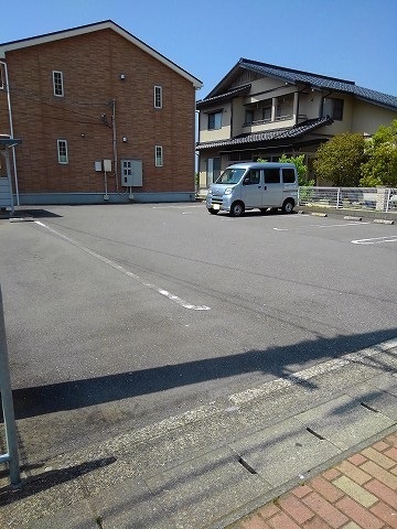 ジェルメ・ローズ 駐車場