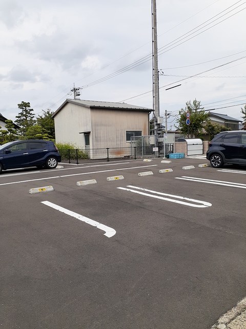 グランブルー 駐車場