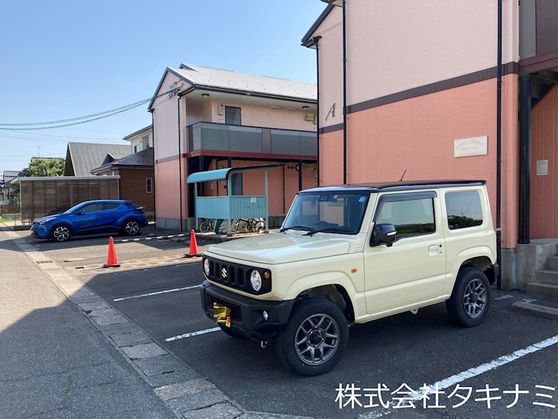 ロイヤルシャトー　A棟 駐車場