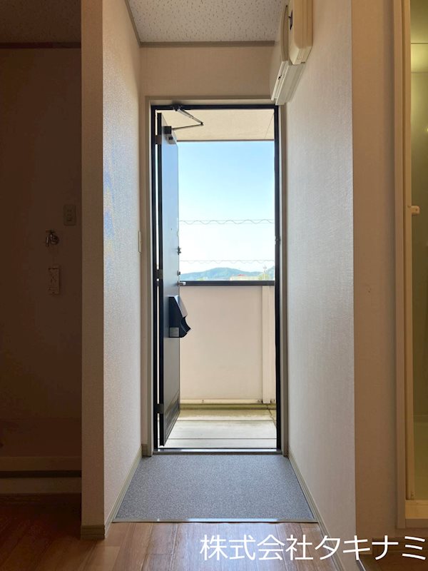 ロイヤルシャトー　A棟 玄関