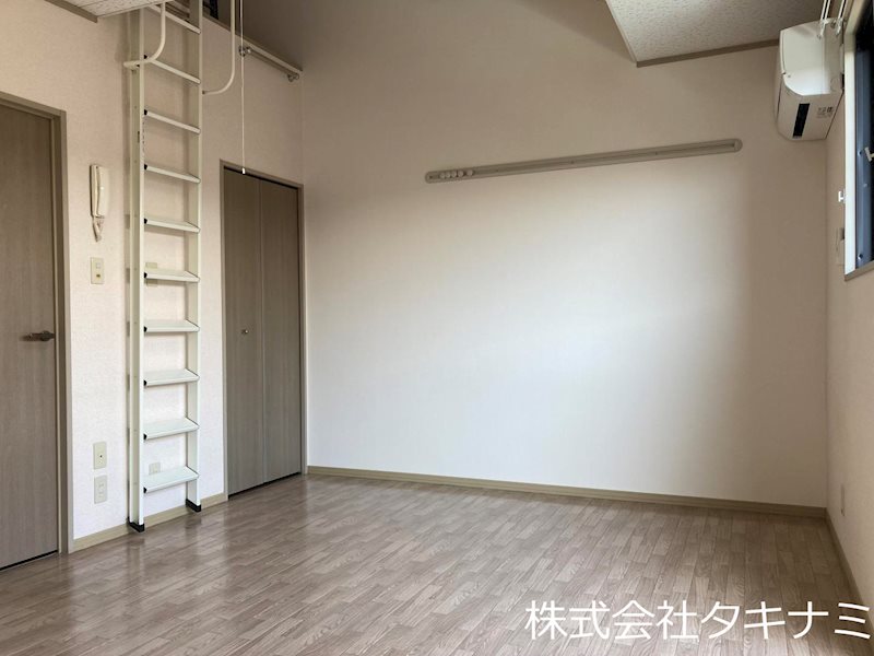ロイヤルシャトー　A棟 ベッドルーム