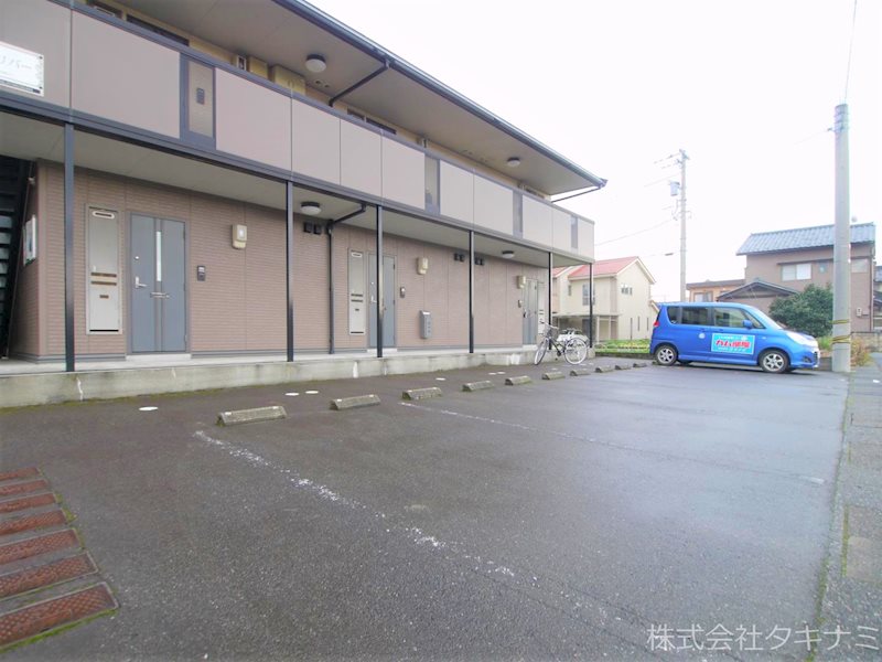 ウエストリバー 駐車場