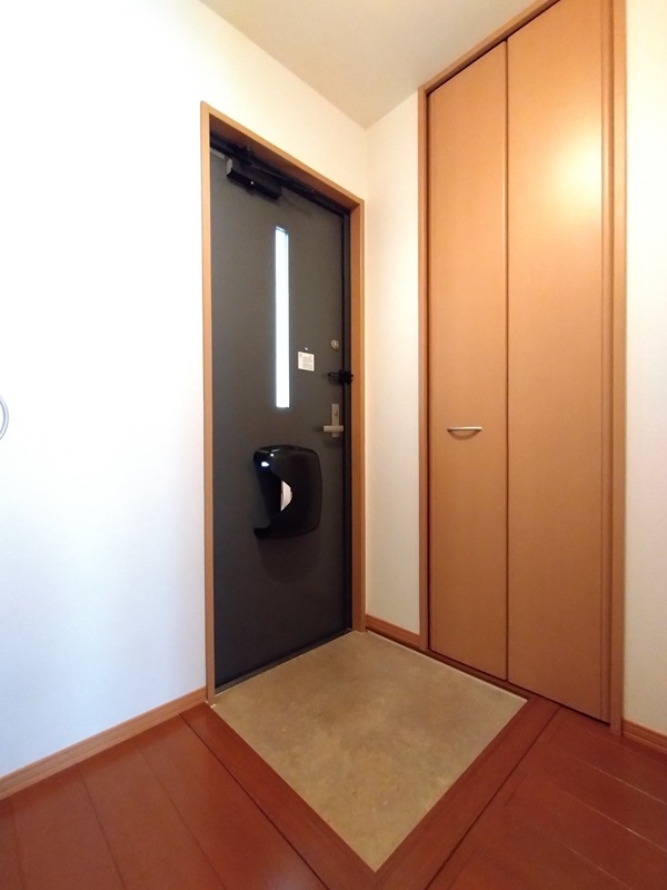 ウエストリバー 玄関