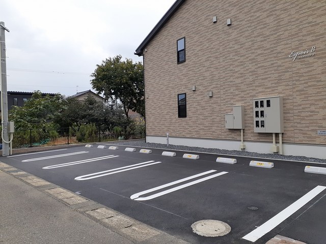 エスポワールＢ 駐車場