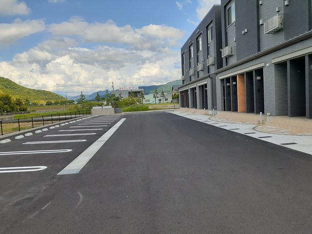 ＷｉｎｇｓＢ 駐車場