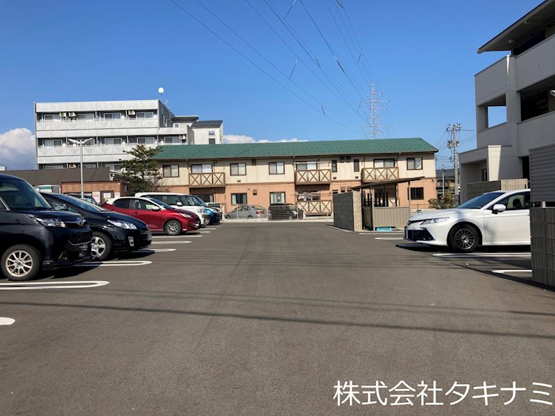 ヴィアーレ 駐車場