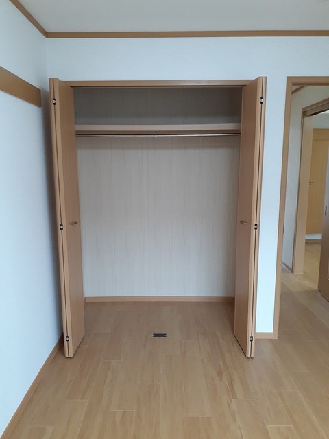 シャインヒルズ　Ａ 収納