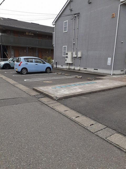 シャインヒルズ　Ａ 駐車場