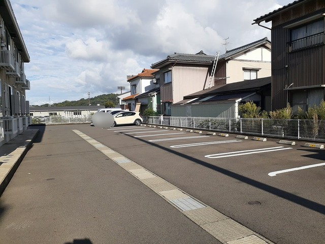 ヴィラ　メリオール 駐車場