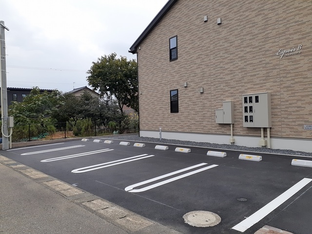 エスポワールＢ 駐車場
