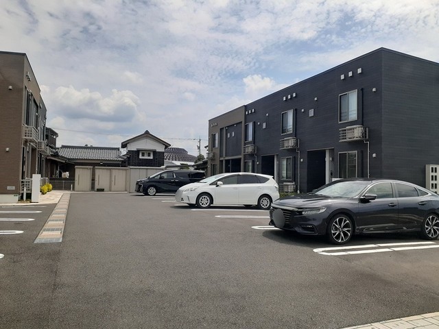 カラク・Ⅱ 駐車場