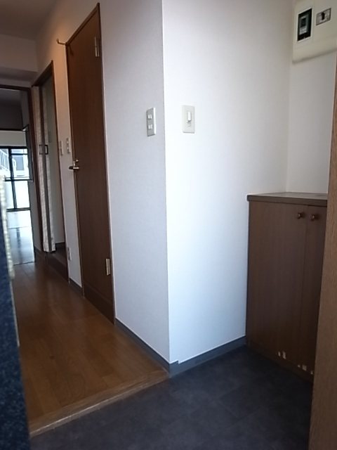 リヴェール橋本 玄関