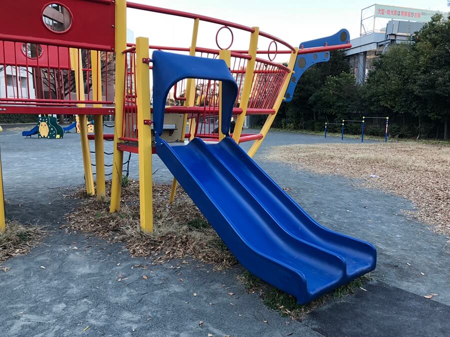 関内スクエァービル 公園