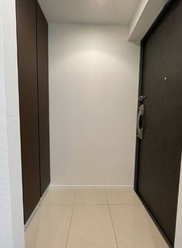Log新川 玄関