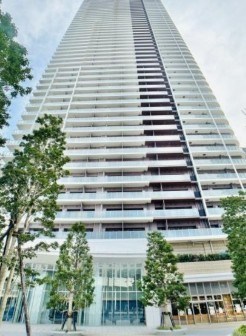 ＨＡＲＵＭＩ　ＦＬＡＧ　ＰＡＲＫ　ＶＩＬＬＡＧＥ　Ｔ棟 エントランス