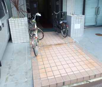 ベルジュピノ 駐車場