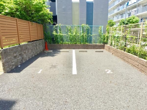 イーストコート平野 駐車場