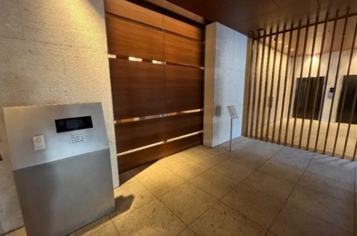 CAPITAL GATE PLACE THE TOWER ロビー