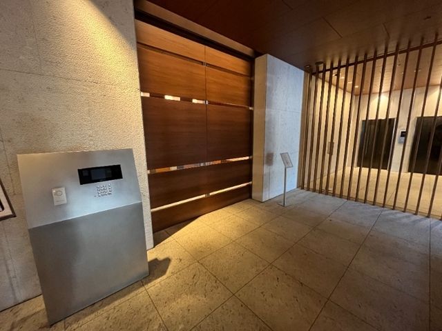 CAPITAL GATE PLACE THE TOWER ロビー