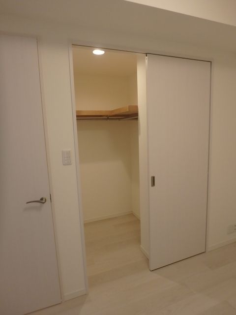 ドゥーエ新川 収納