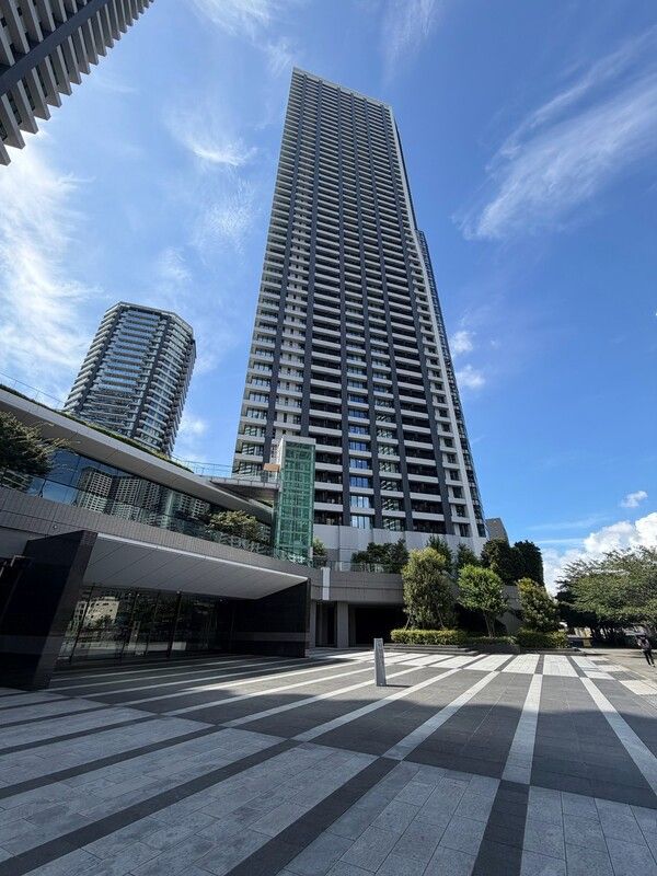 DEUX TOURS WEST 外観