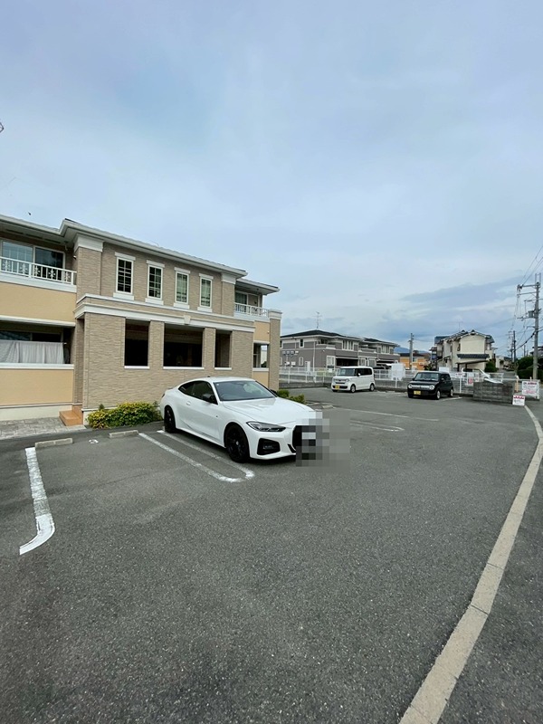 カルムエレガンス 駐車場
