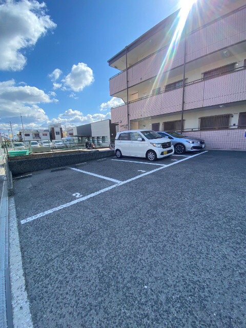 ヒカリハイツ・ドイ2号館 駐車場