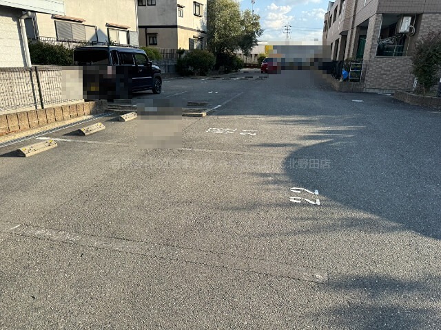 フォンテーヌ美原 駐車場