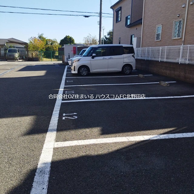 エン・フィールド大饗 駐車場