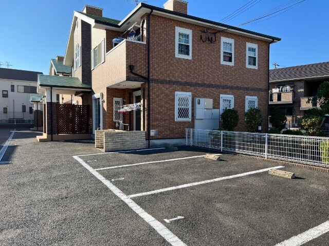 エン・フィールド大饗 駐車場