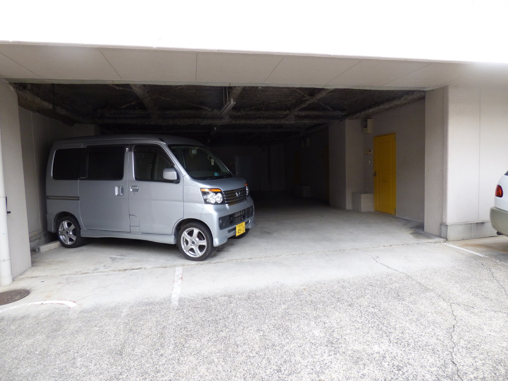 スコルピオ清和 駐車場