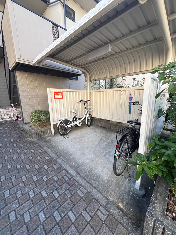 ブランドール 駐車場