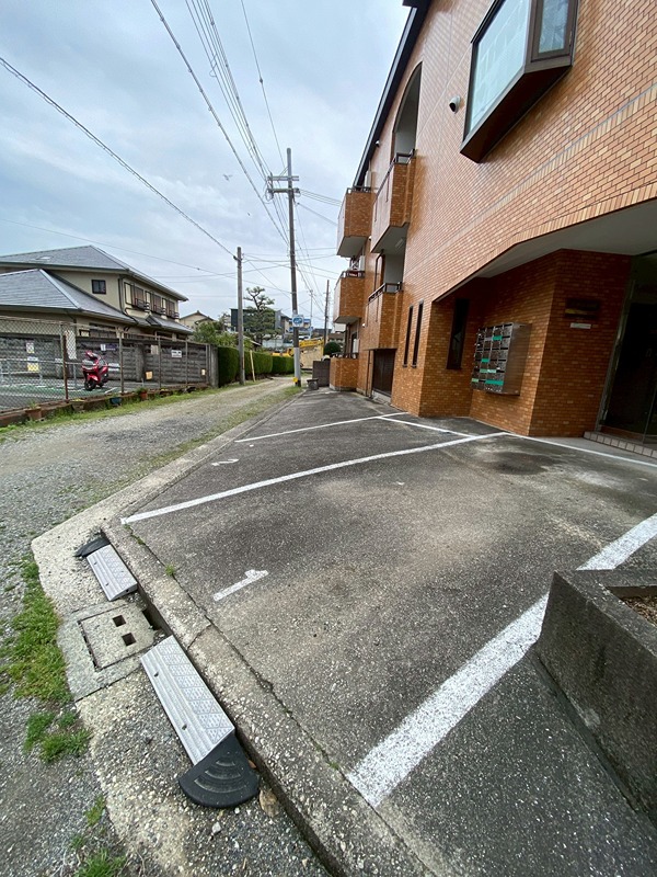 エレガンス北野田 駐車場