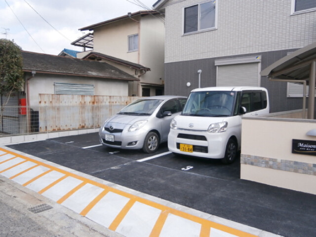 メゾン　キンメイ 駐車場