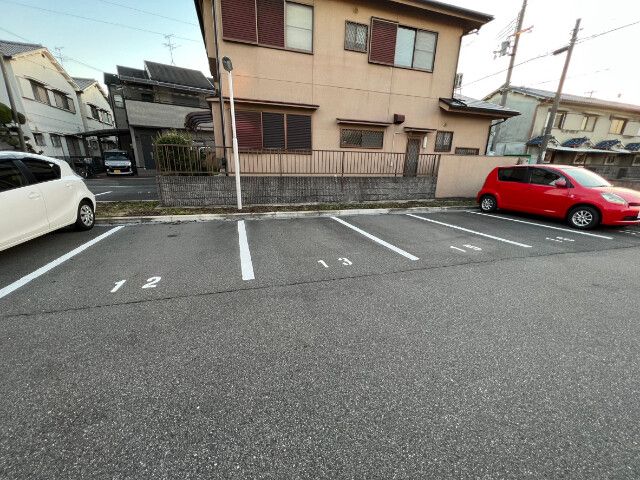 ル・フルーレ 駐車場